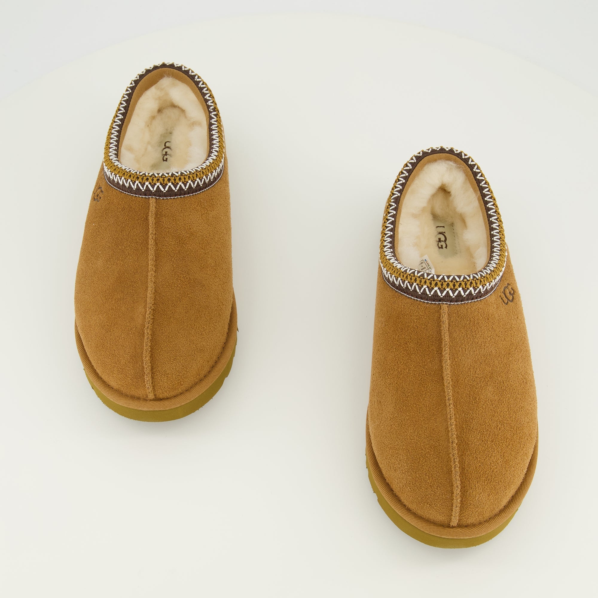 Imagen de las mules marrones Tasman II de Ugg para hombres - Temporada Primavera-Verano 2026 - Vista de cima del par