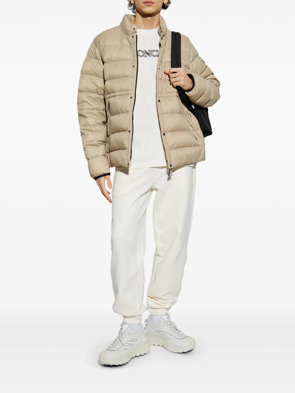 Imagem da T-shirt branca com logotipo da Moncler para homens - Temporada Primavera-Verão 2025 - Vista de trás