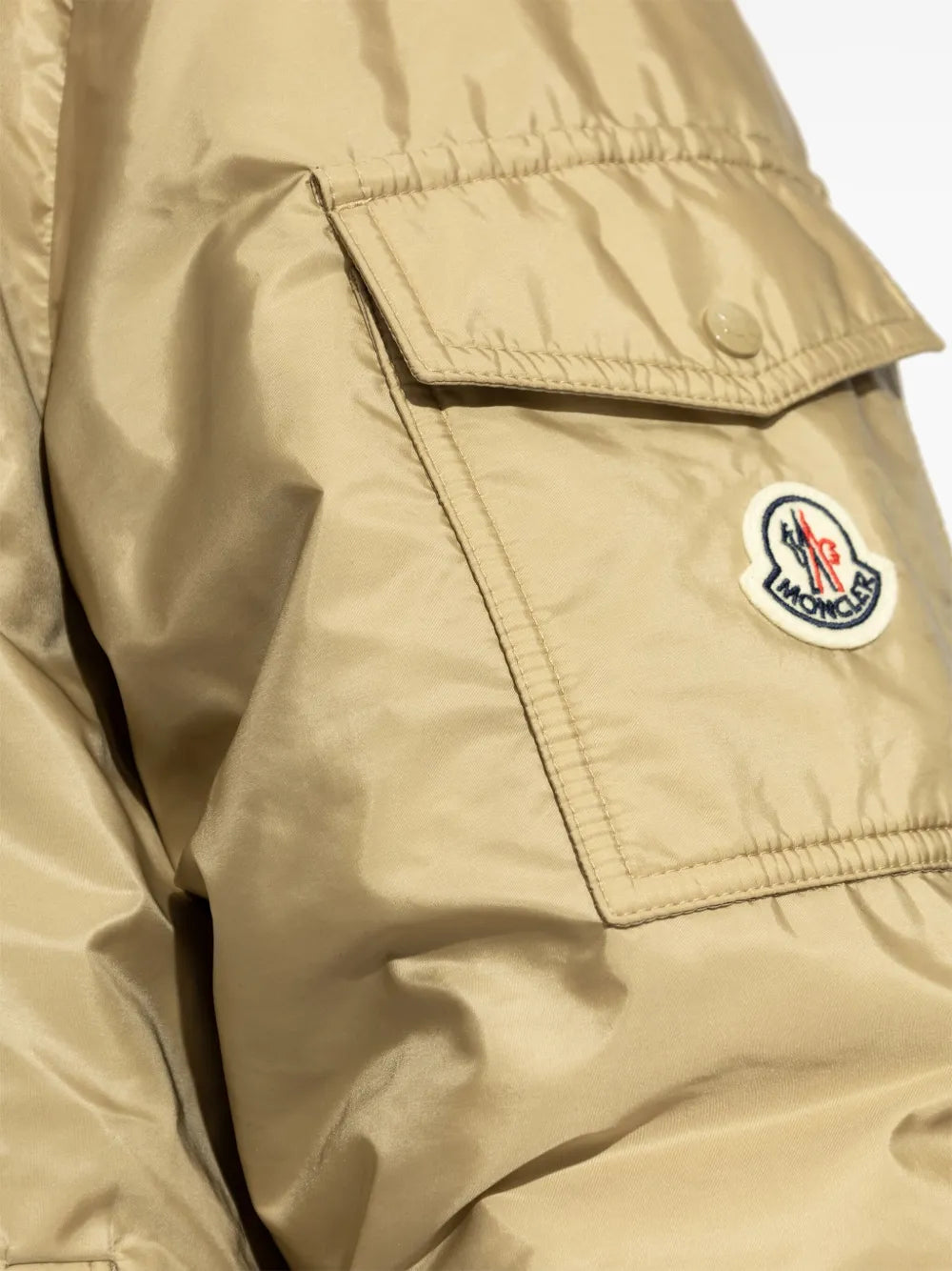 Imagen de la chaqueta con capucha Evettes de Moncler para hombres - Temporada Primavera-Verano 2025 - Vista de detalle 7