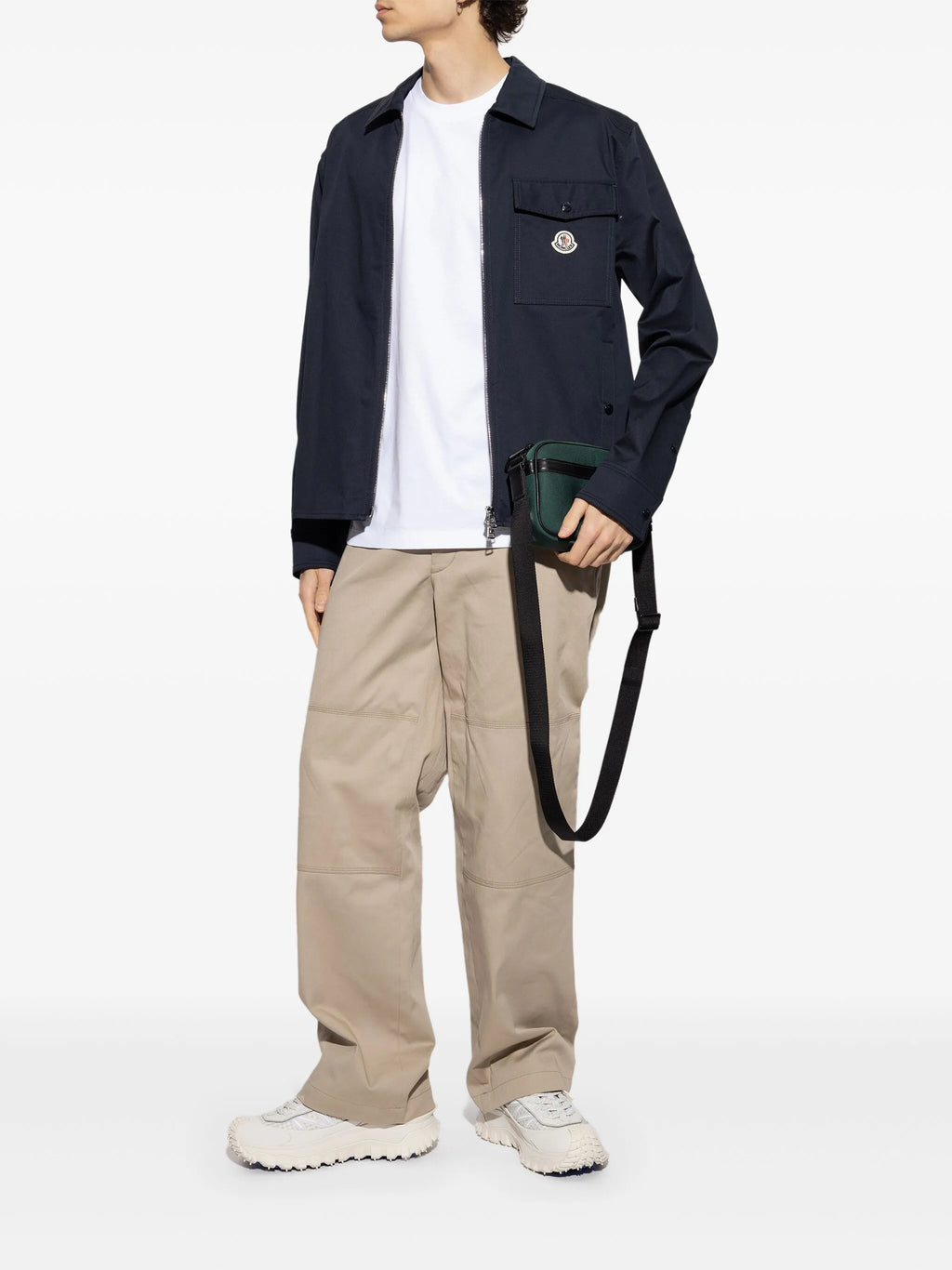 Immagine della camicia overshirt in gabardine di Moncler per uomini - Stagione Primavera-Estate 2026 - Vista del modello 1
