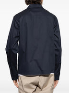 Immagine della camicia overshirt in gabardine di Moncler per uomini - Stagione Primavera-Estate 2026 - Vista del modello 3