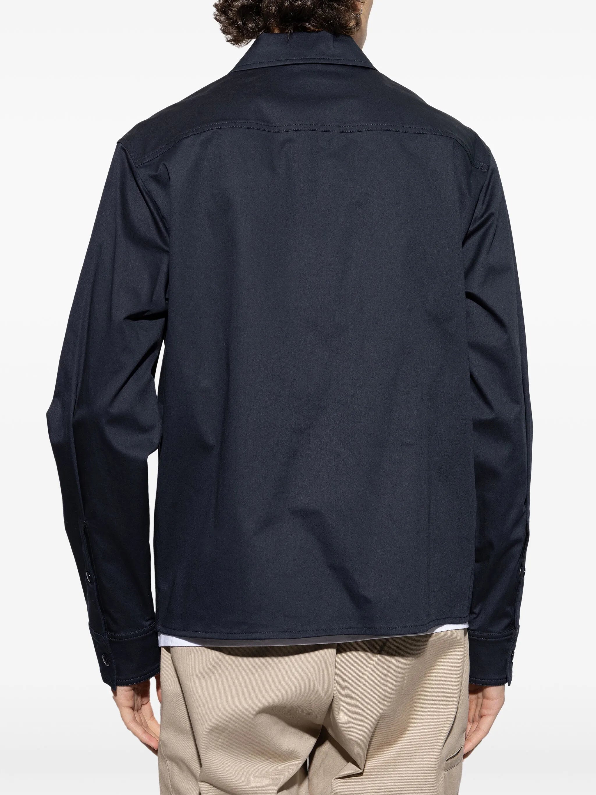 Immagine della camicia overshirt in gabardine di Moncler per uomini - Stagione Primavera-Estate 2026 - Vista del modello 3