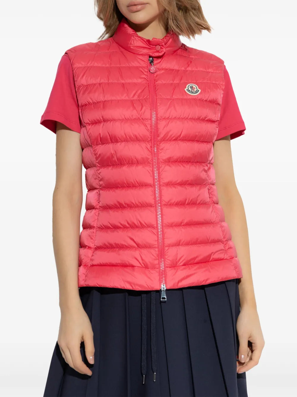 Imagem do colete de penas rosa Igens da Moncler para mulheres - Temporada Primavera-Verão 2025 - Detalhe 1