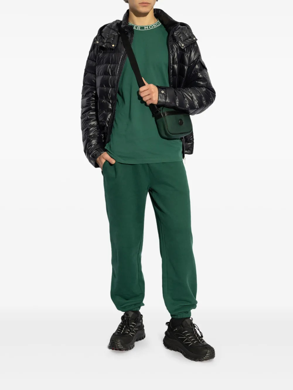 モンクレールのメンズグリーンロゴTシャツの画像 - シーズン春夏2025 - バックビュー