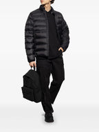 Bild von schwarzen Cargo-Gabardine-Hosen von Moncler für Männer - Saison Frühling-Sommer 2025 - Detailansicht 7