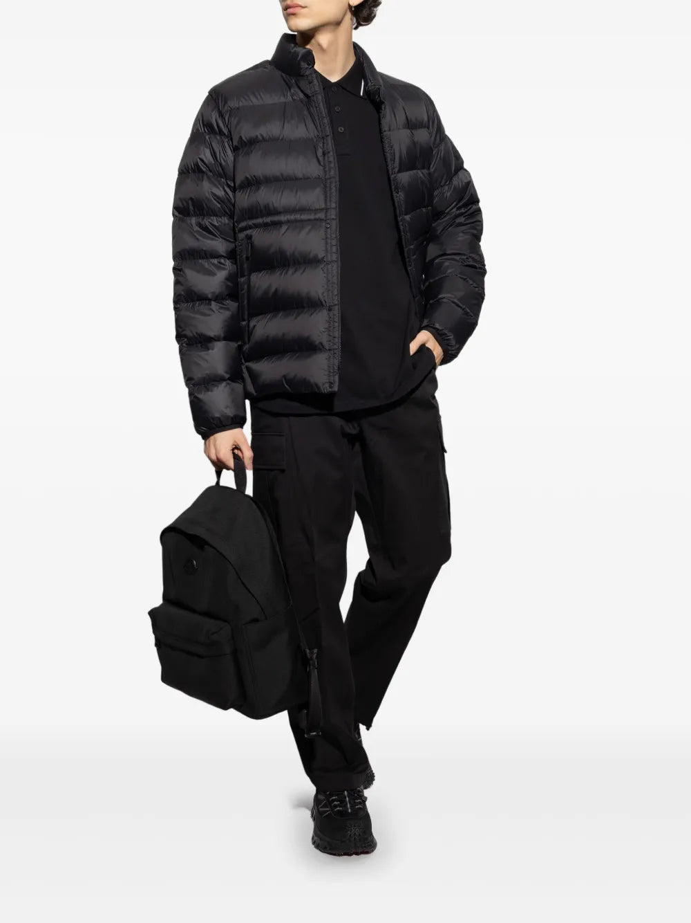 Imagem de Calças Cargo de Gabardine Pretas da Moncler para Homens - Temporada Primavera-Verão 2025 - Detalhe 7