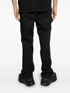 Bild von schwarzen Cargo-Gabardine-Hosen von Moncler für Männer - Saison Frühling-Sommer 2025 - Detailansicht 1