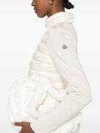 Image de doudoune bi-matériaux blanche par Moncler pour femmes - Saison Printemps-Été 2025 - Détail Vue 7