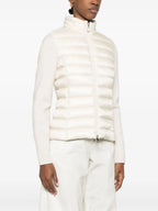 Image de doudoune bi-matériaux blanche par Moncler pour femmes - Saison Printemps-Été 2025 - Détail Vue 1