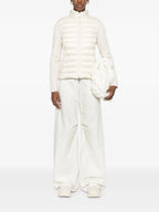 Image de doudoune bi-matériaux blanche par Moncler pour femmes - Saison Printemps-Été 2025 - Vue de dos