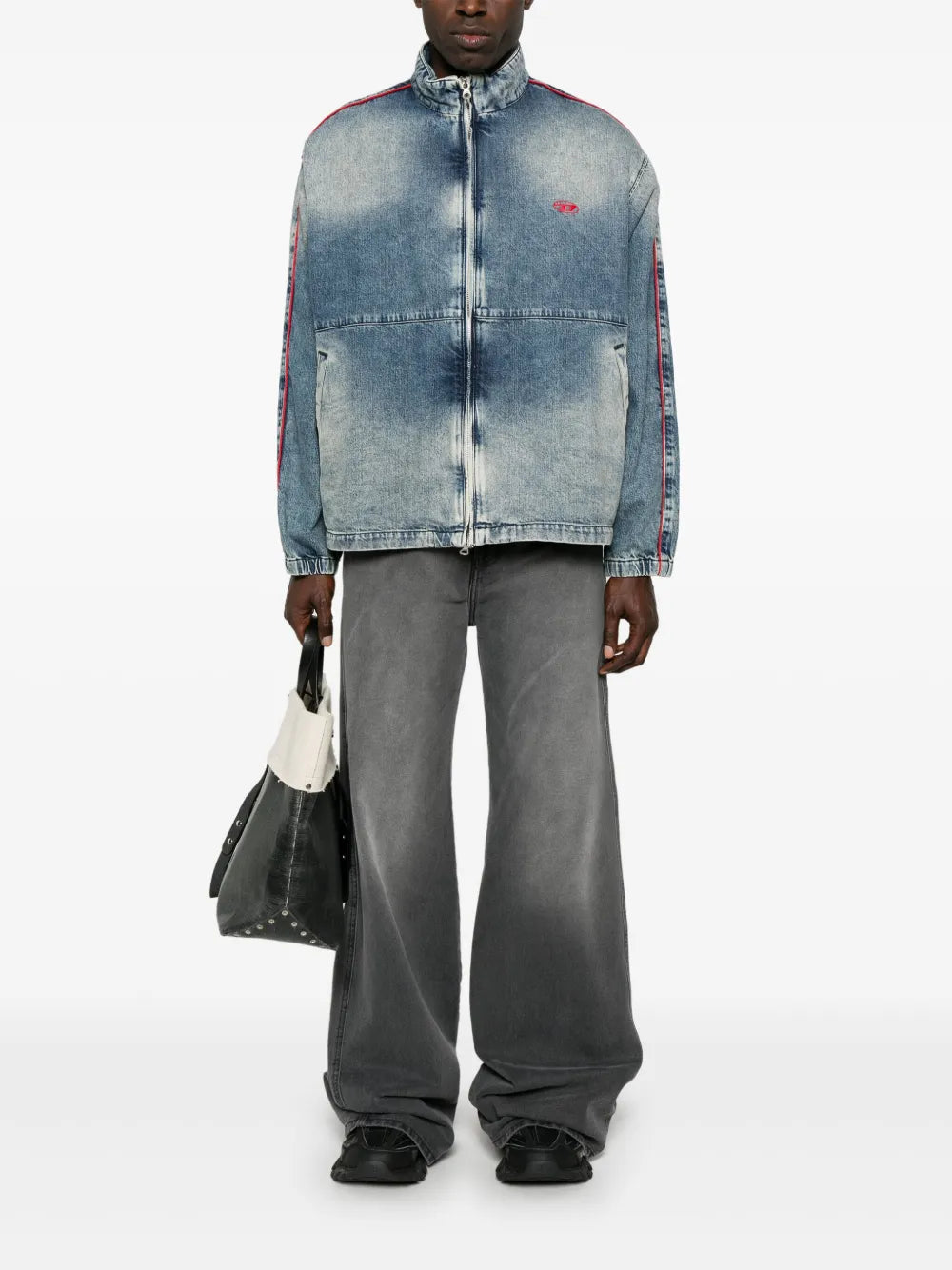 Image d'une veste en denim délavé par Diesel pour hommes - Saison Printemps-Été 2025 - Vue arrière