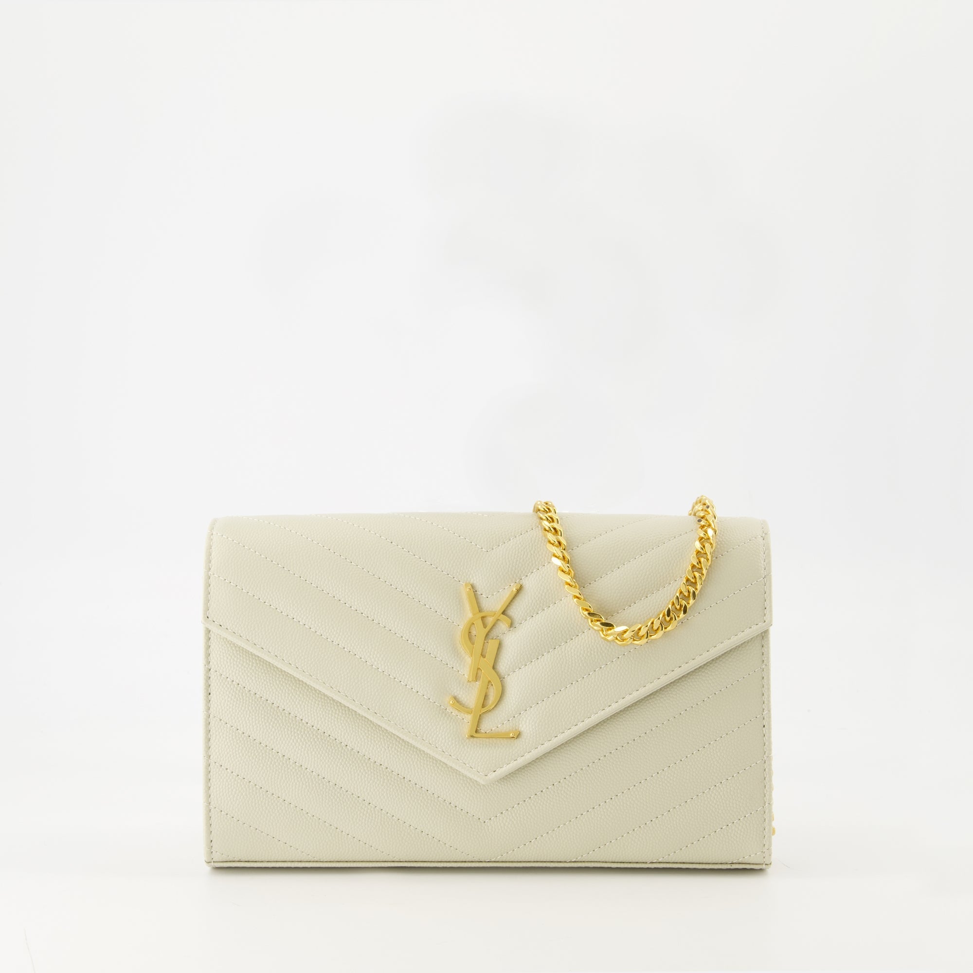 Imagen de la billetera de cadena Cassandre de Saint Laurent para mujeres - Temporada Otoño-Invierno 2025 - Vista Frontal