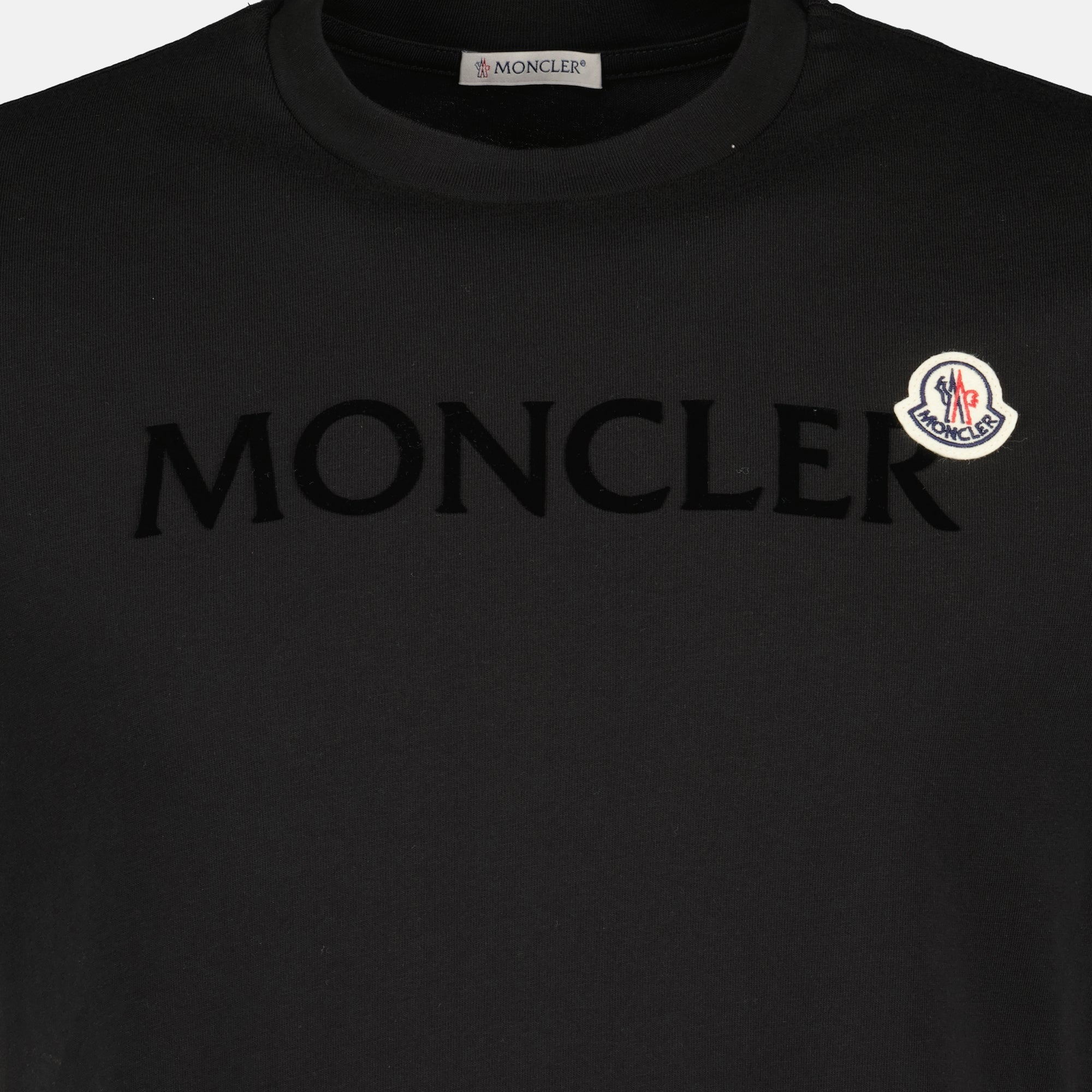 Immagine della T-shirt con logo di Moncler per uomini - Stagione Primavera-Estate 2026 - Dettaglio 1