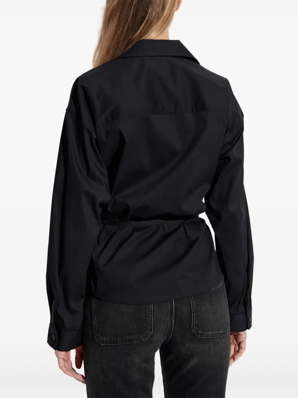 Image de la chemise noire V-Delphi de Diesel pour femmes - Saison Printemps-Été 2025 - Vue modèle 3