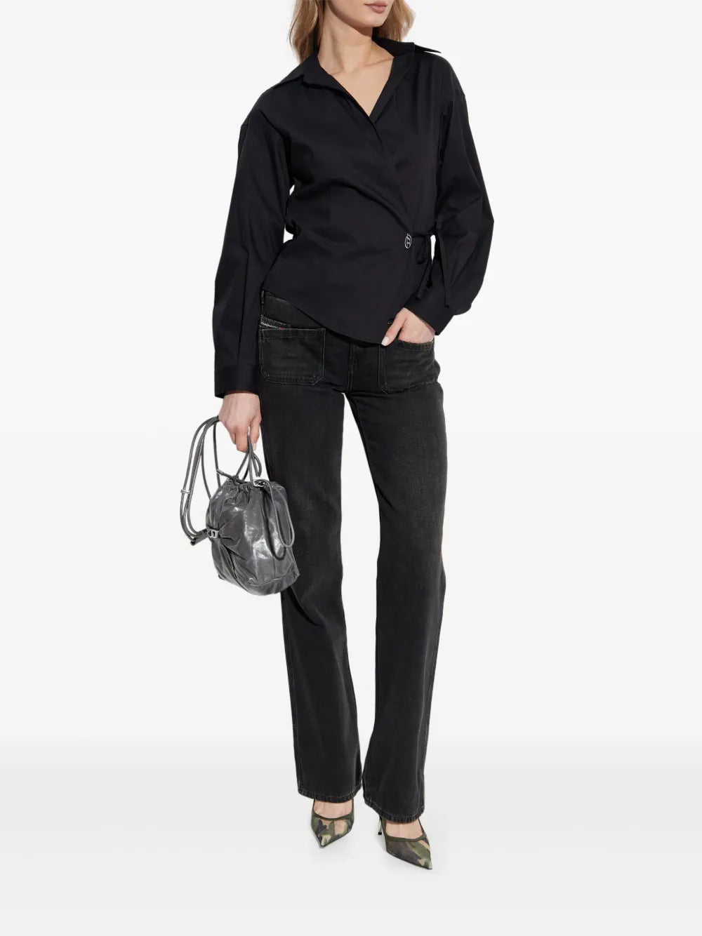 Image de la chemise noire V-Delphi de Diesel pour femmes - Saison Printemps-Été 2025 - Vue modèle 1