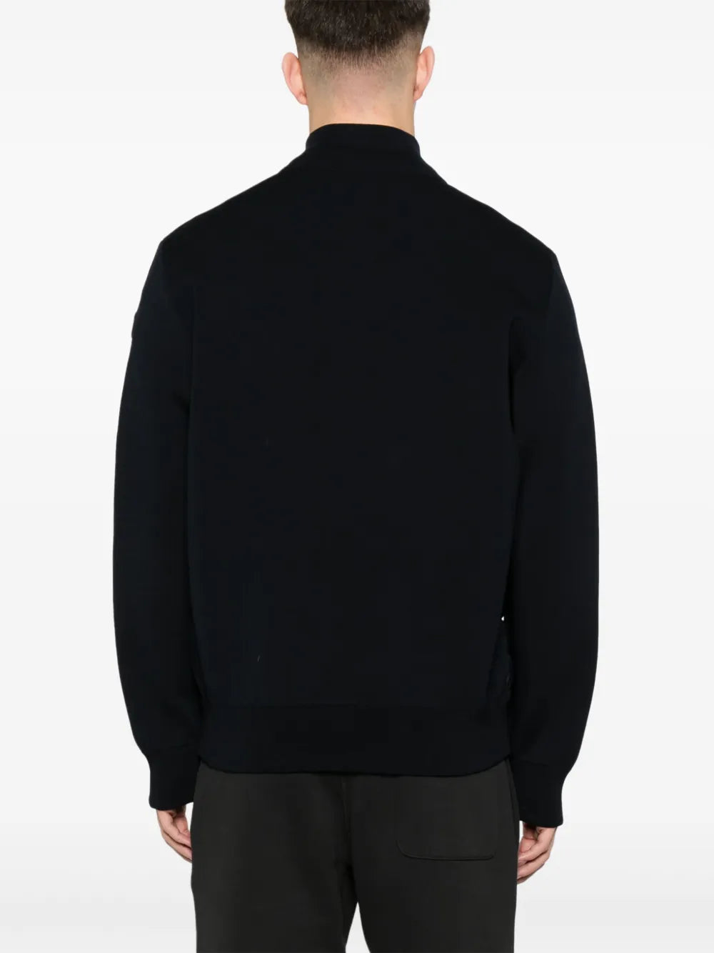 Immagine di un giubbotto in piuma bi-materiale di Moncler per uomo - Stagione Primavera-Estate 2025 - Vista del modello 3