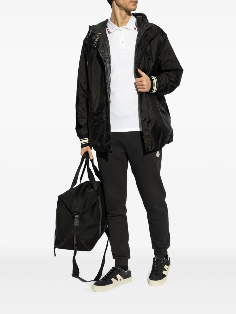 Moncler의 남성용 리버시블 버넌 다운 재킷 이미지 - 2025년 봄-여름 시즌 - 뒤보기