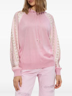 Imagen de una sudadera de seda y algodón de Versace para mujeres - Temporada Primavera-Verano 2025 - Vista de Detalle 1