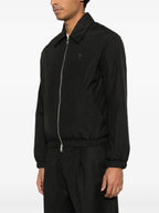 Image de la veste noire zippée classique par Ami PARIS pour homme - Saison Printemps-Été 2025 - Détail vue 1