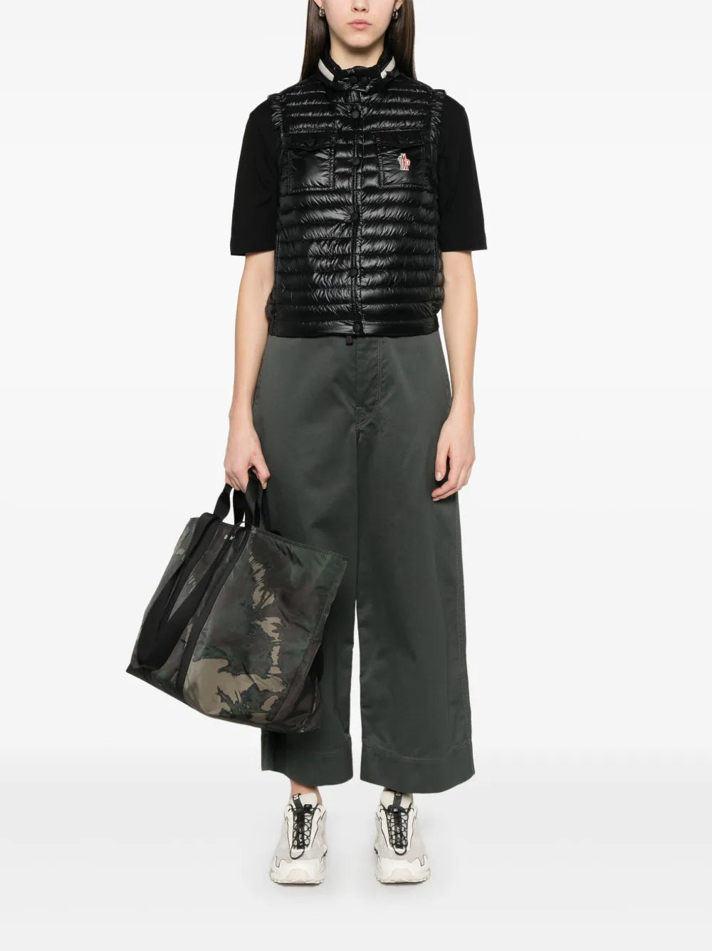 モンクレール グミアネ ブラック ノースリーブ ダウンジャケット