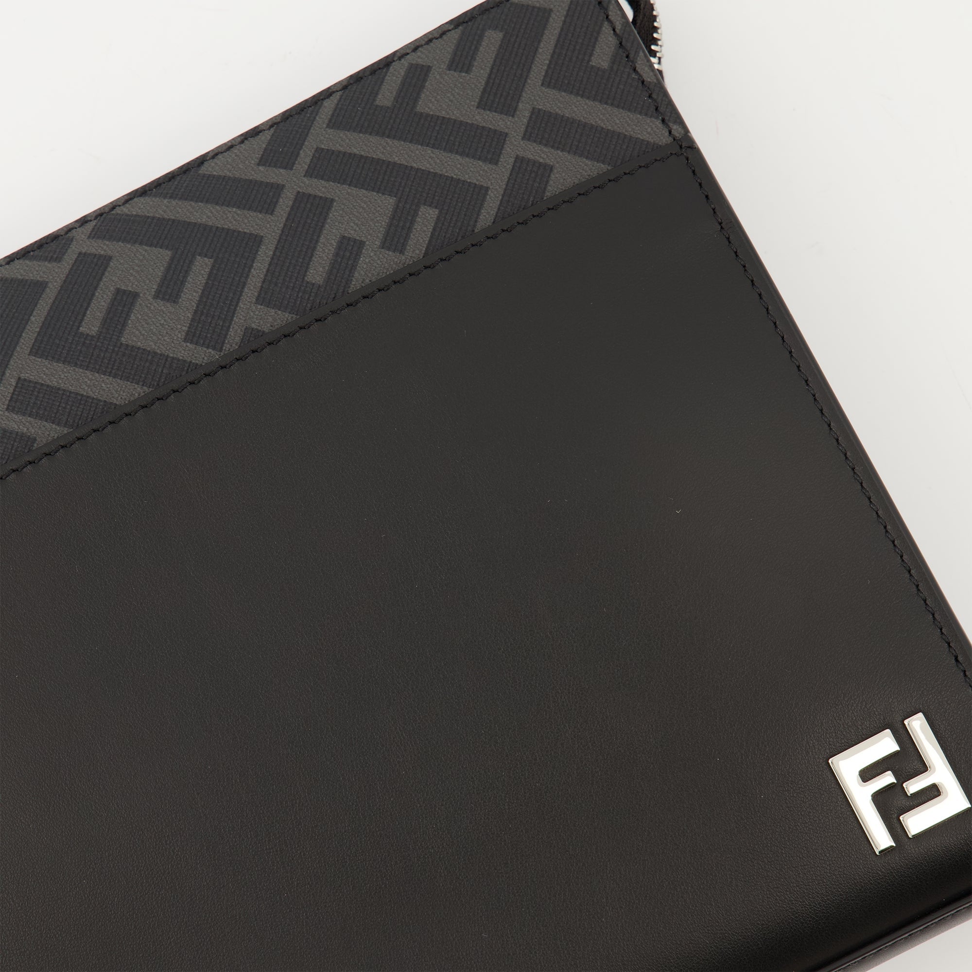 Squared FF ブラックポーチ - Fendi | WE IN STYLE