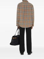 Immagine della camicia a quadri in cotone e lino di Burberry per uomo - Stagione Primavera-Estate 2025 - Vista dettaglio 6