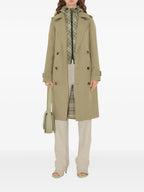 Immagine di un trench-coat lungo beige di Burberry per donne - Stagione Primavera-Estate 2025 - Vista posteriore