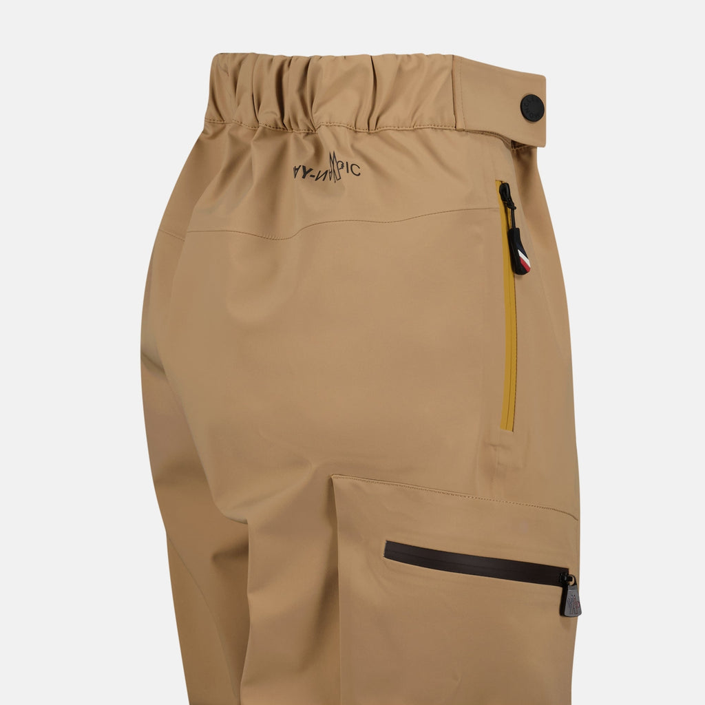 Imagen de pantalones cargo beige de Moncler Grenoble para mujeres - Temporada Otoño-Invierno 2024 - Detalle 1