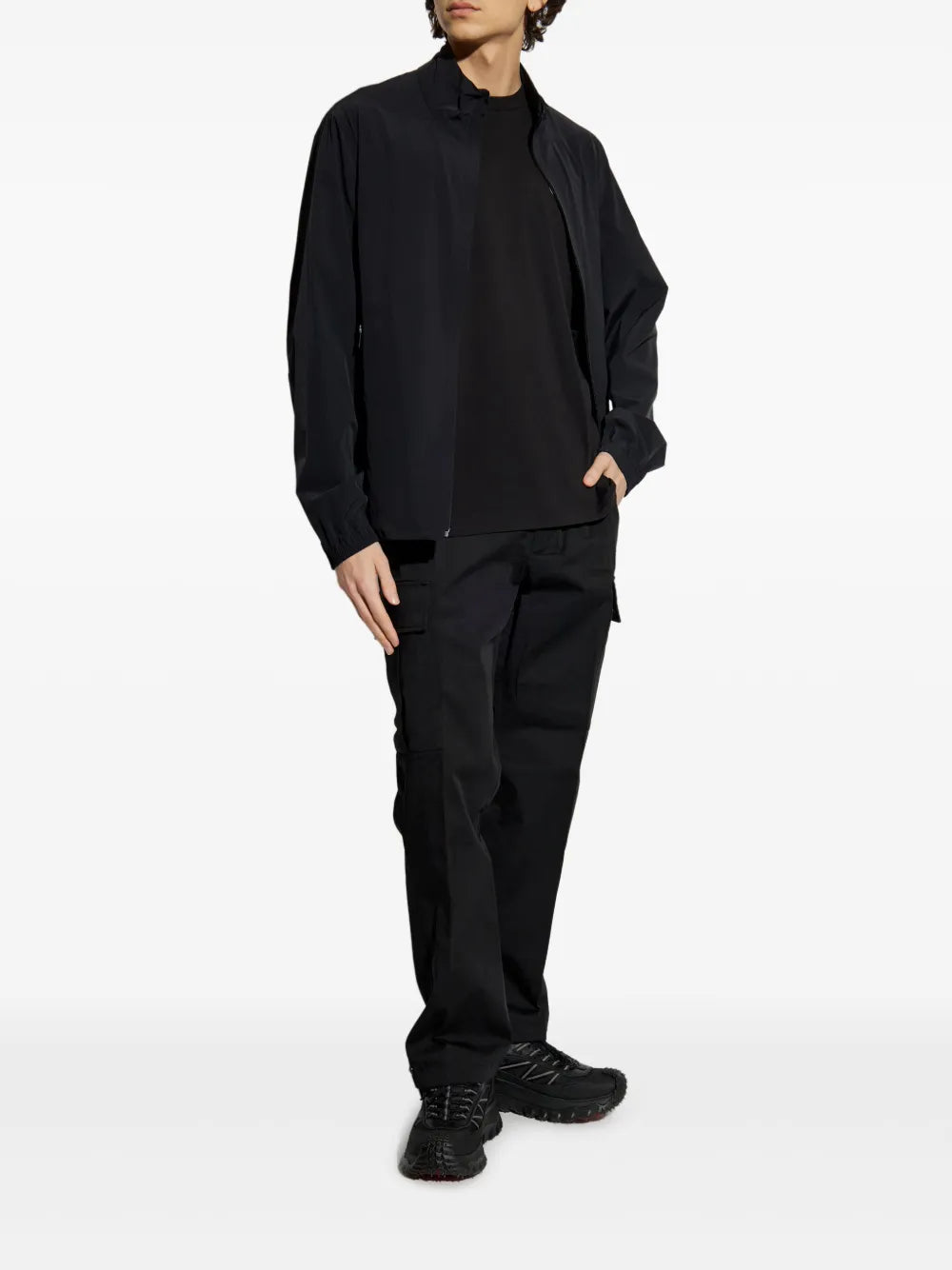 Imagem da T-shirt com logótipo danificado da Moncler para Homens - Temporada Primavera-Verão 2025 - Vista Traseira