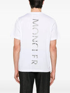 Imagen de la camiseta de logo vertical de Moncler para hombres - Temporada Primavera-Verano 2025 - Vista detalle 1