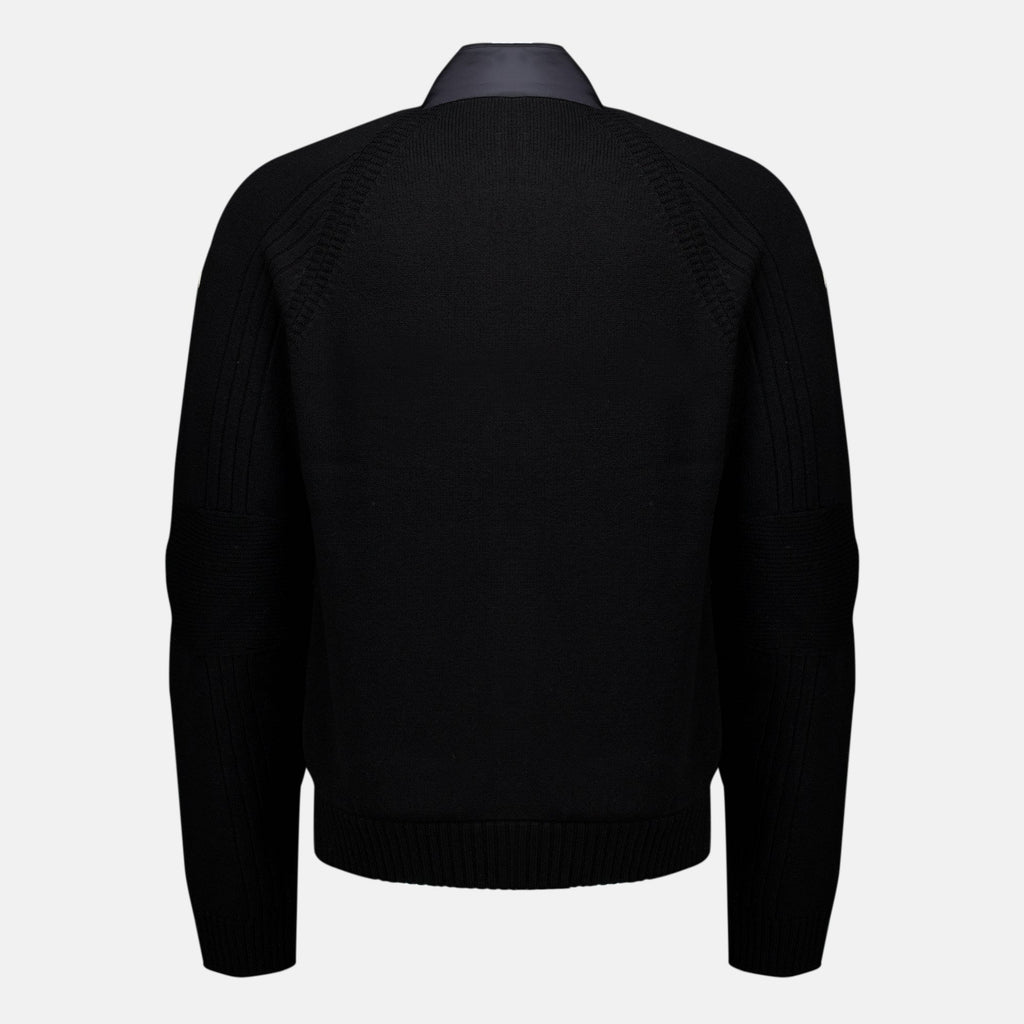 Chaqueta negra de materiales mixtos