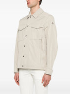 Image de la veste beige Frema de Moncler pour hommes - Saison Printemps-Été 2025 - Détail Vue 1