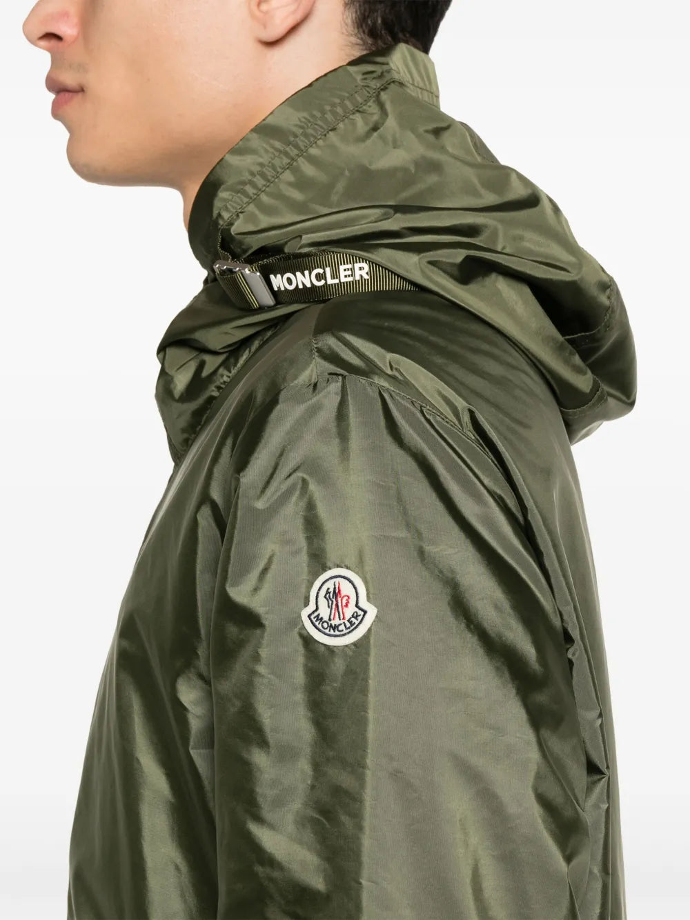 Imagem do Casaco de Vento com Capuz Remoray da Moncler para Homens - Temporada Primavera-Verão 2025 - Detalhe 7