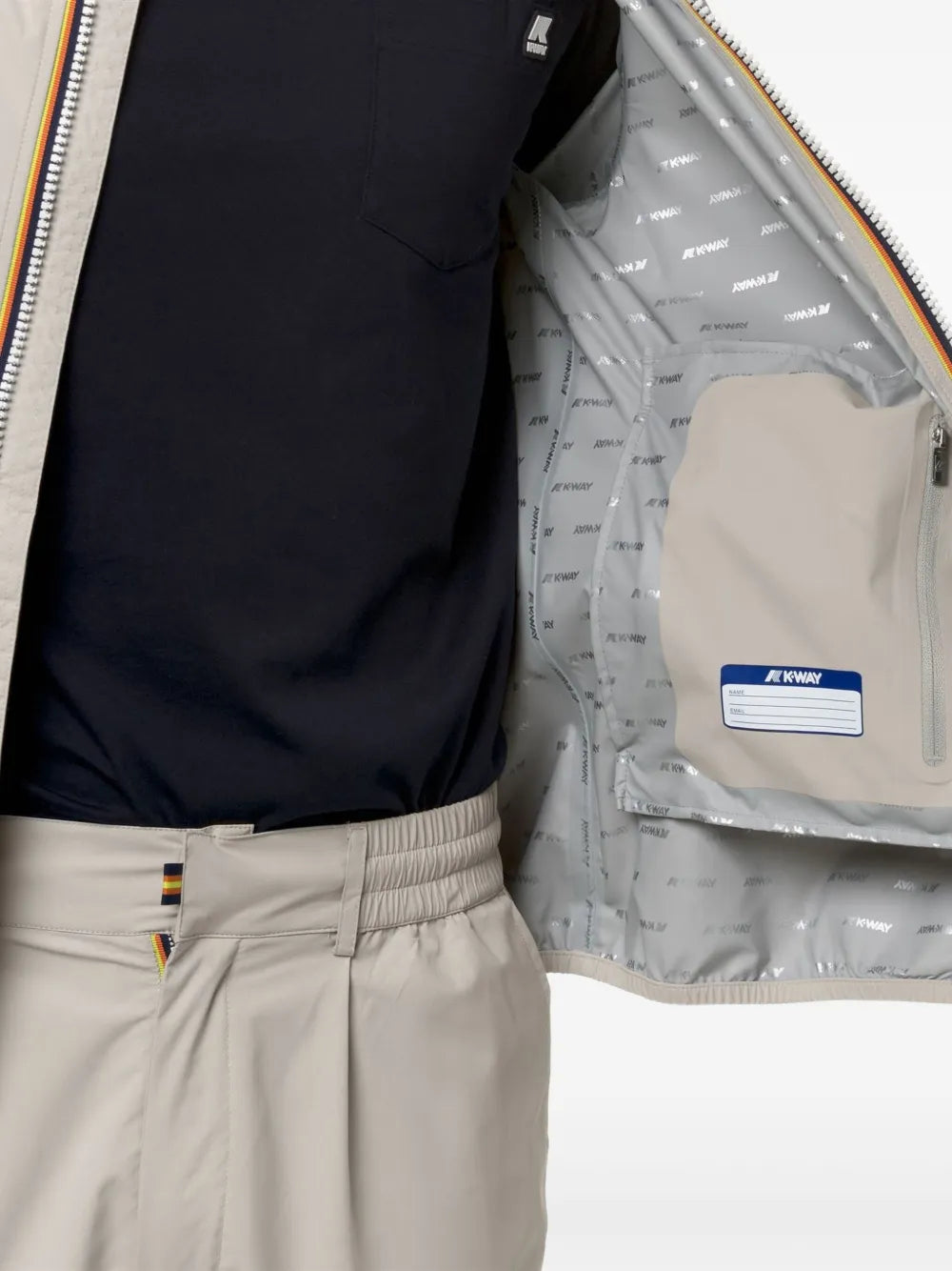 Imagen de chaqueta de nylon elástico gris de K-Way para hombres - Temporada Primavera-Verano 2024 - Vista de detalle 7
