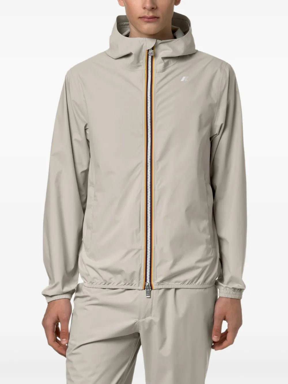 Imagen de chaqueta de nylon elástico gris de K-Way para hombres - Temporada Primavera-Verano 2024 - Vista trasera