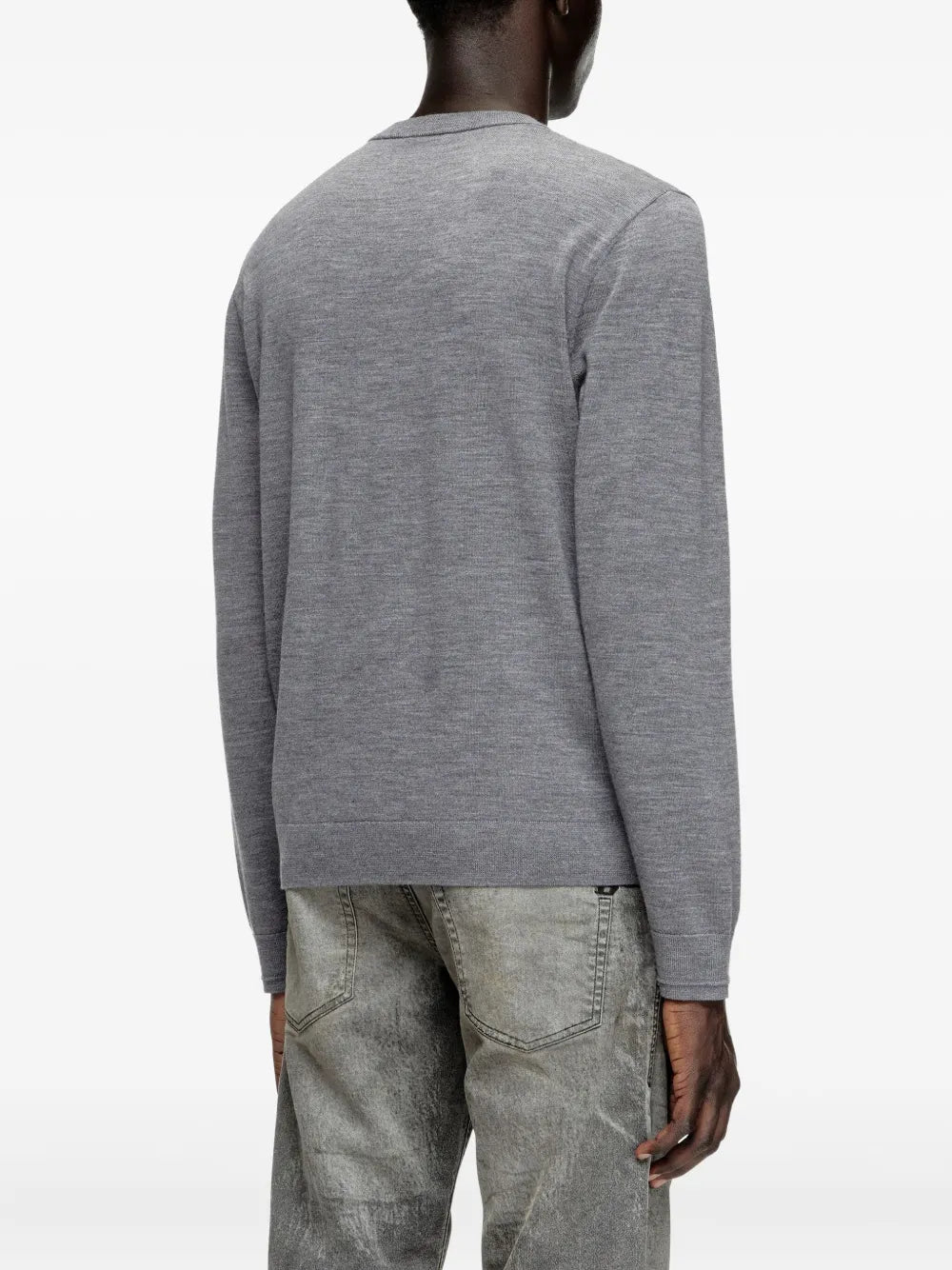 Imagen del suéter de punto K-Valiam de Diesel para hombres - Temporada Otoño-Invierno 2025 - Vista del modelo 4