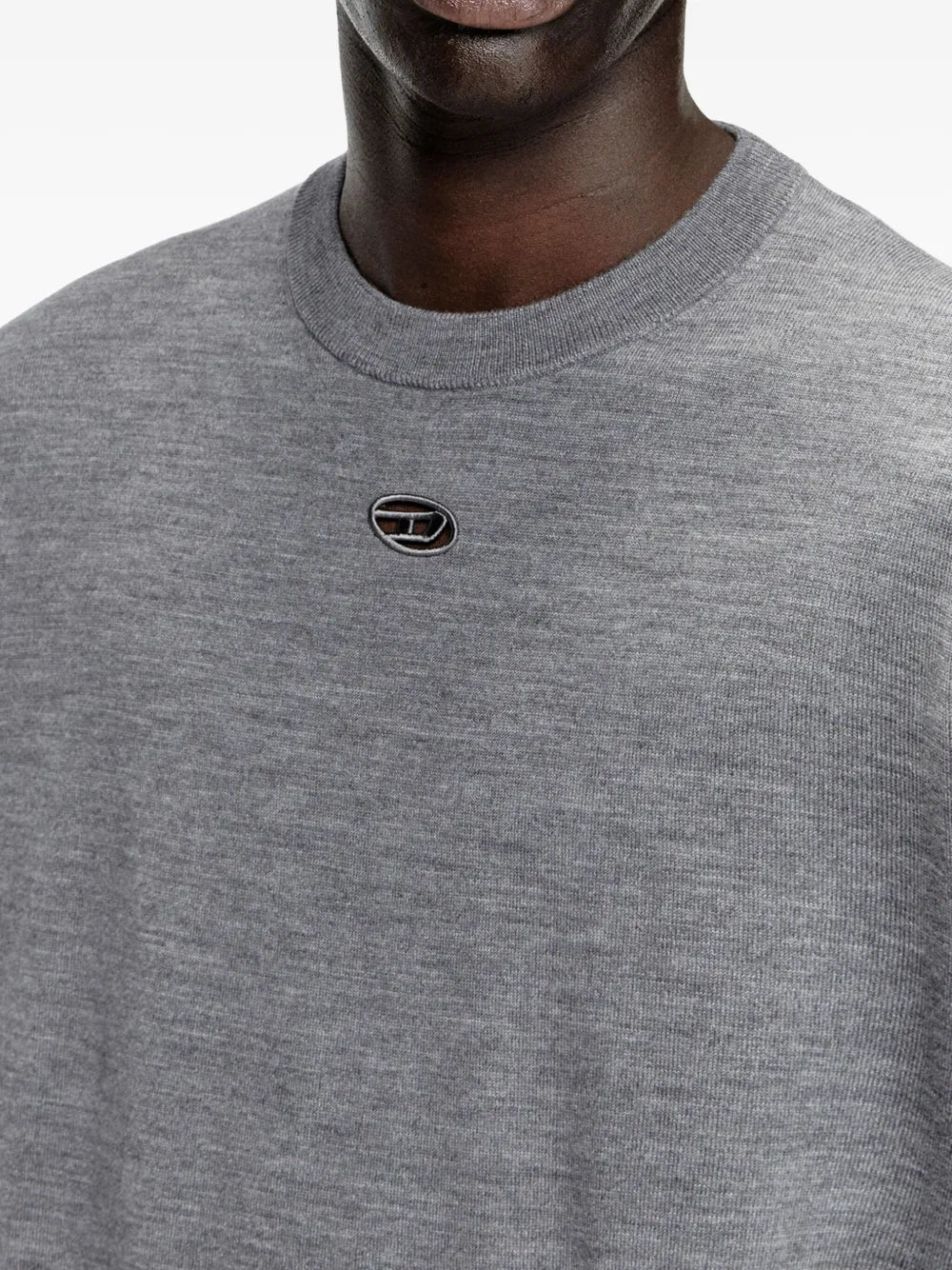 Imagen del suéter de punto K-Valiam de Diesel para hombres - Temporada Otoño-Invierno 2025 - Vista del modelo 6