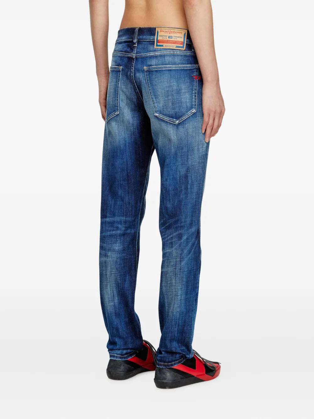 Imagen de Jean D-Strukt de Diesel para hombres - Temporada Otoño-Invierno 2025 - Vista del modelo 3