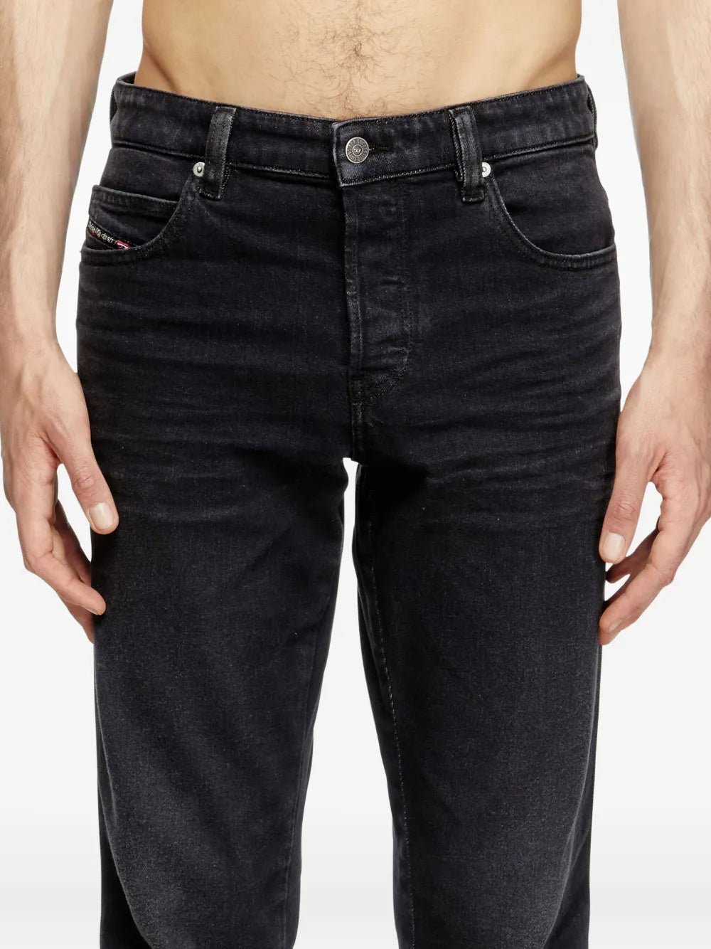 Image du Jean D-Vyl 1993 L.32 Noir Délavé par Diesel pour Hommes - Saison Automne-Hiver 2025 - Vue du Modèle 4