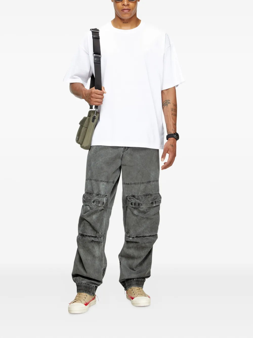 ディーゼルのメンズ用T-Box-T24 Tシャツの画像 - 2025年秋冬シーズン - モデルビュー 1