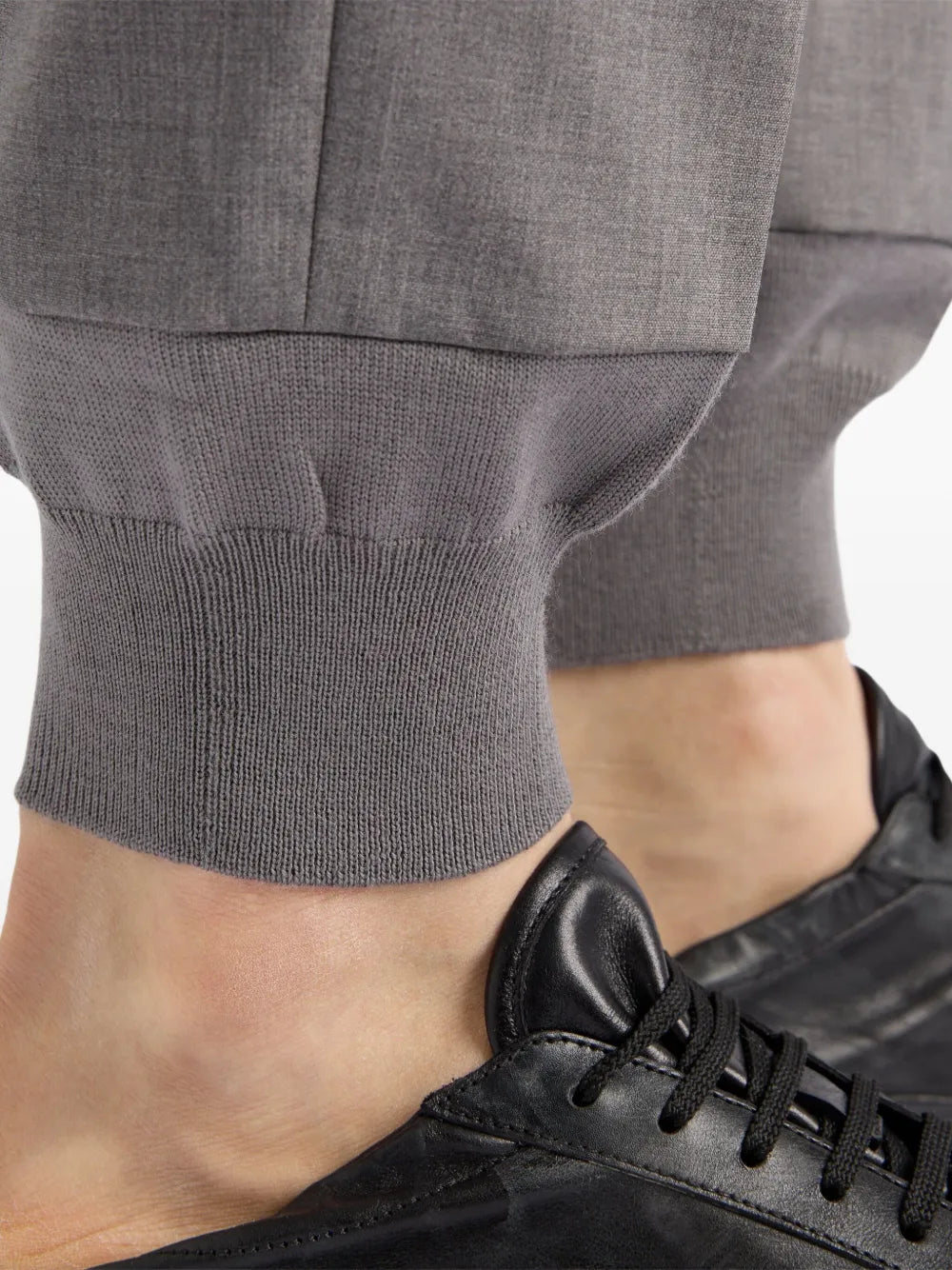 Imagem de calças de jogging em lã Prada da Prada para homens - Temporada Outono-Inverno 2025 - Detalhe 9