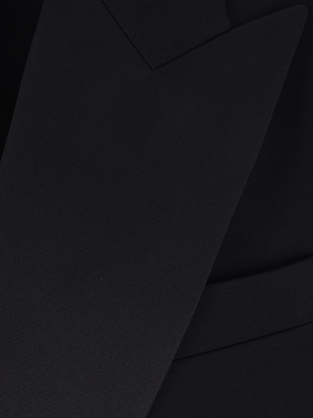 サンローランの女性用クラシックオーバーサイズブラックブレザーの画像 - シーズン春夏2025 - モデルビュー4