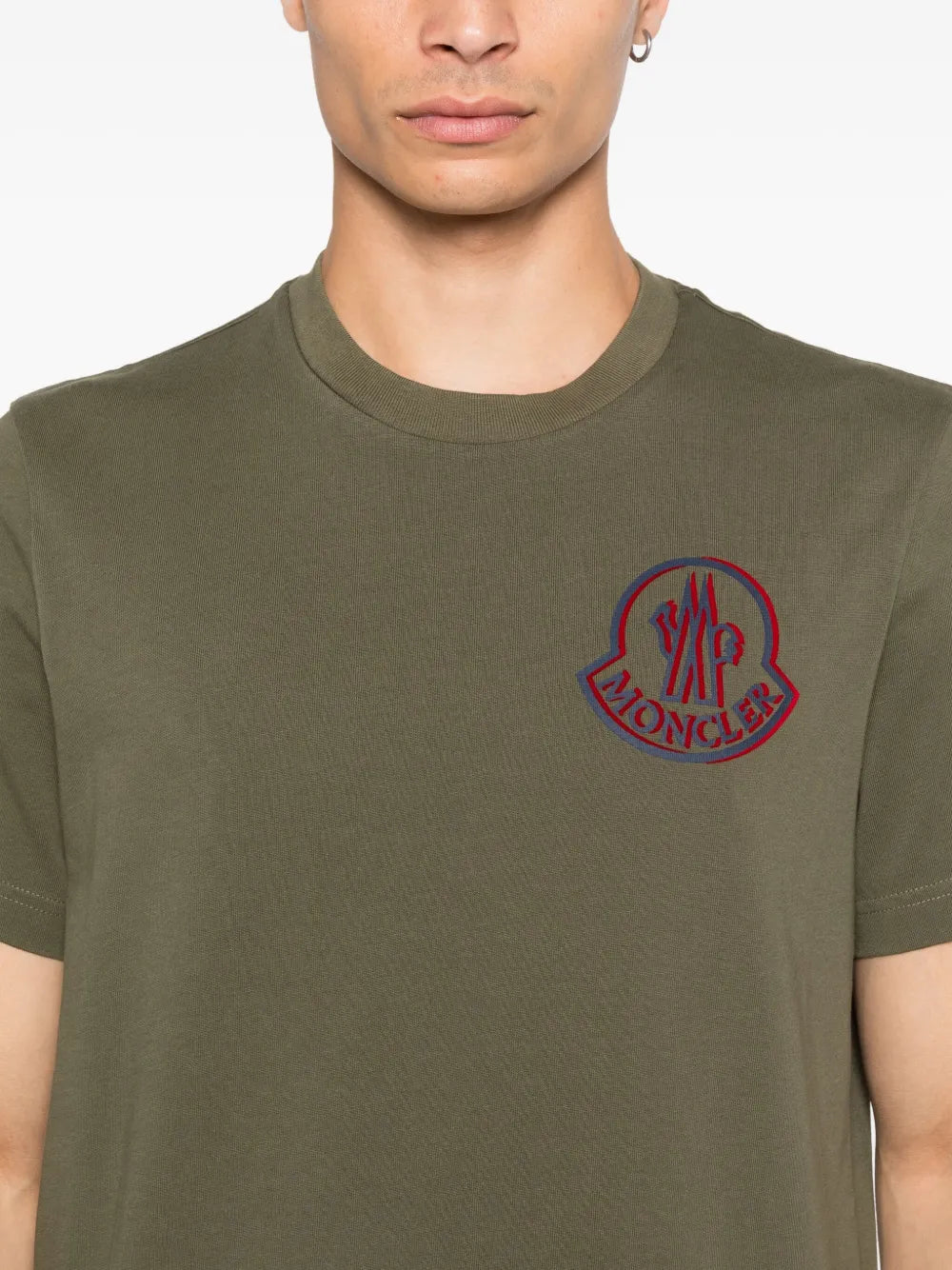 Bild des Kaki Logo T-Shirts von Moncler für Herren - Saison Herbst-Winter 2025 - Modellansicht 3