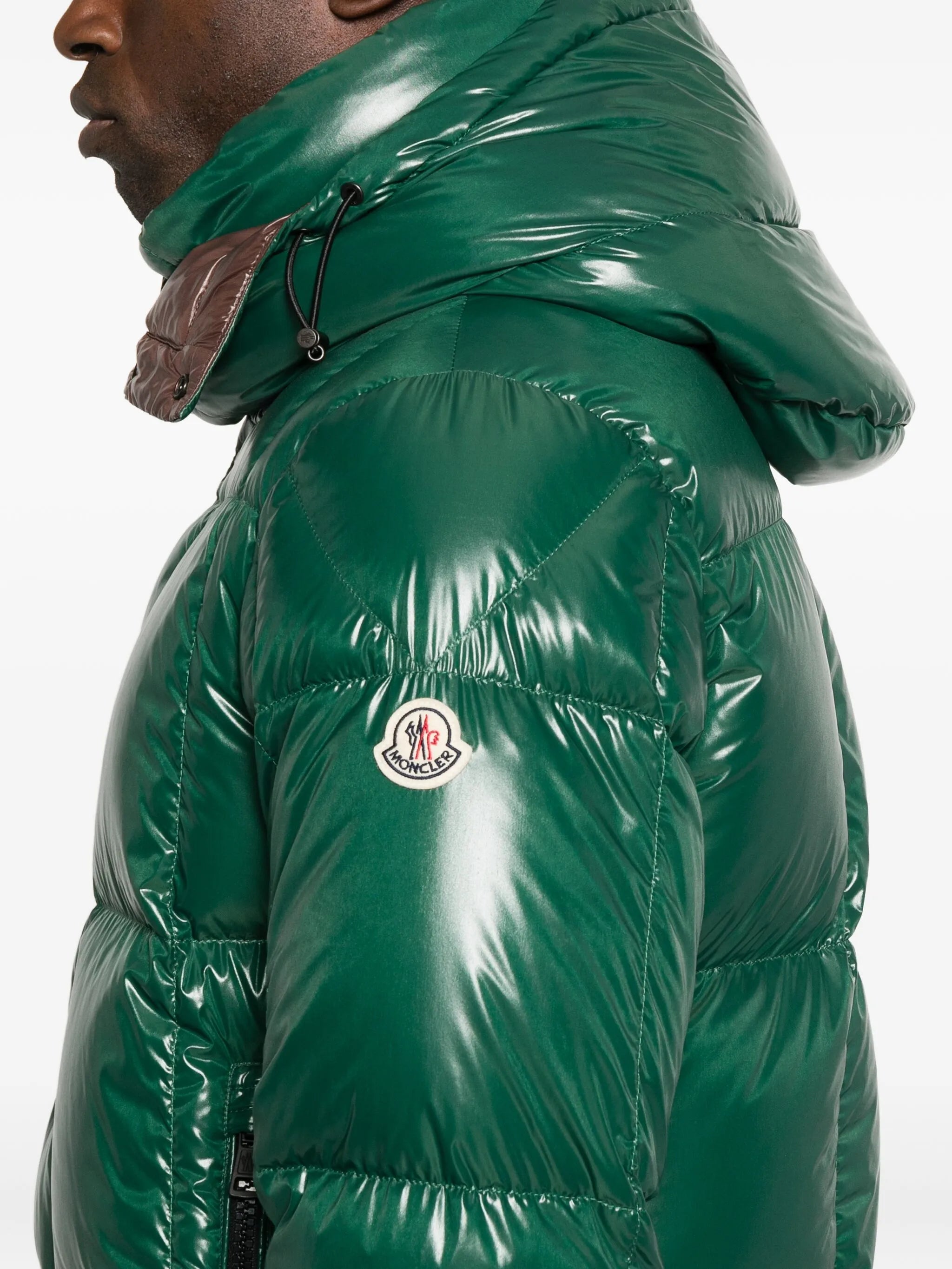 Image de la Doudoune Parana Kaki par Moncler pour hommes - Saison Automne-Hiver 2025 - Vue du modèle 4