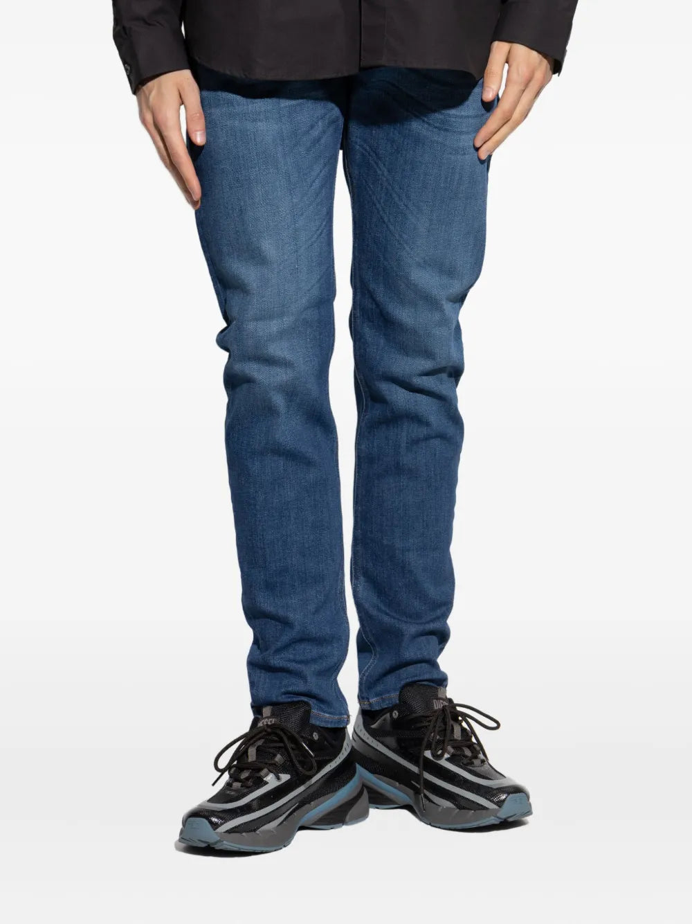 Imagen de Jean Sleenker de Diesel para Hombres - Temporada Otoño-Invierno 2025 - Vista del modelo 2