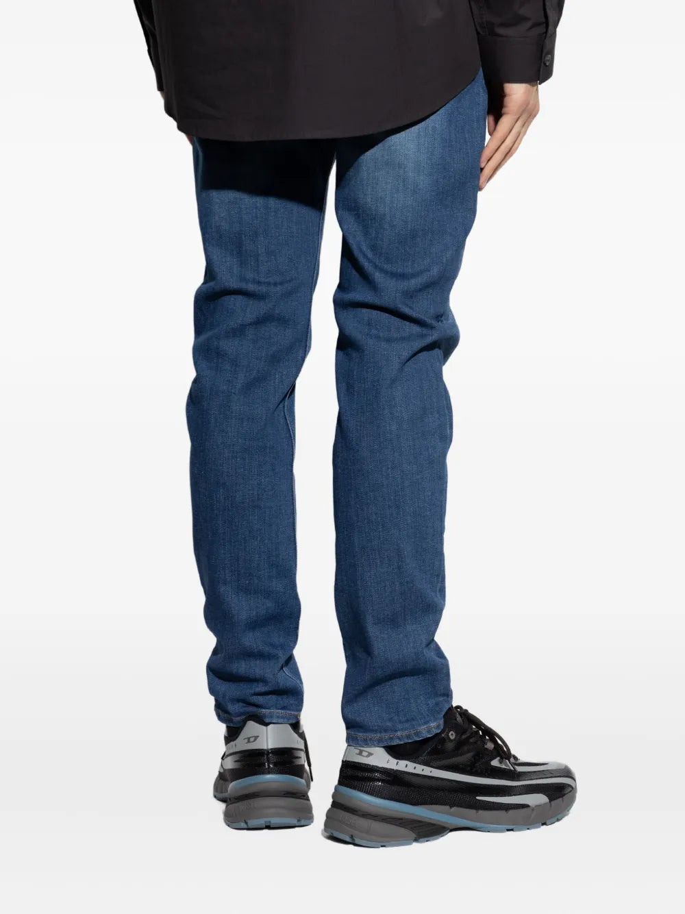 Imagen de Jean Sleenker de Diesel para Hombres - Temporada Otoño-Invierno 2025 - Vista del modelo 3