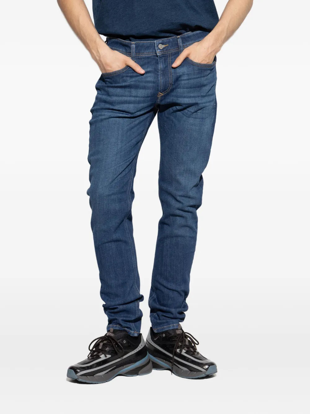 Imagem de Jean Sleenker 1979 da Diesel para Homens - Temporada Outono-Inverno 2025 - Vista modelo 2