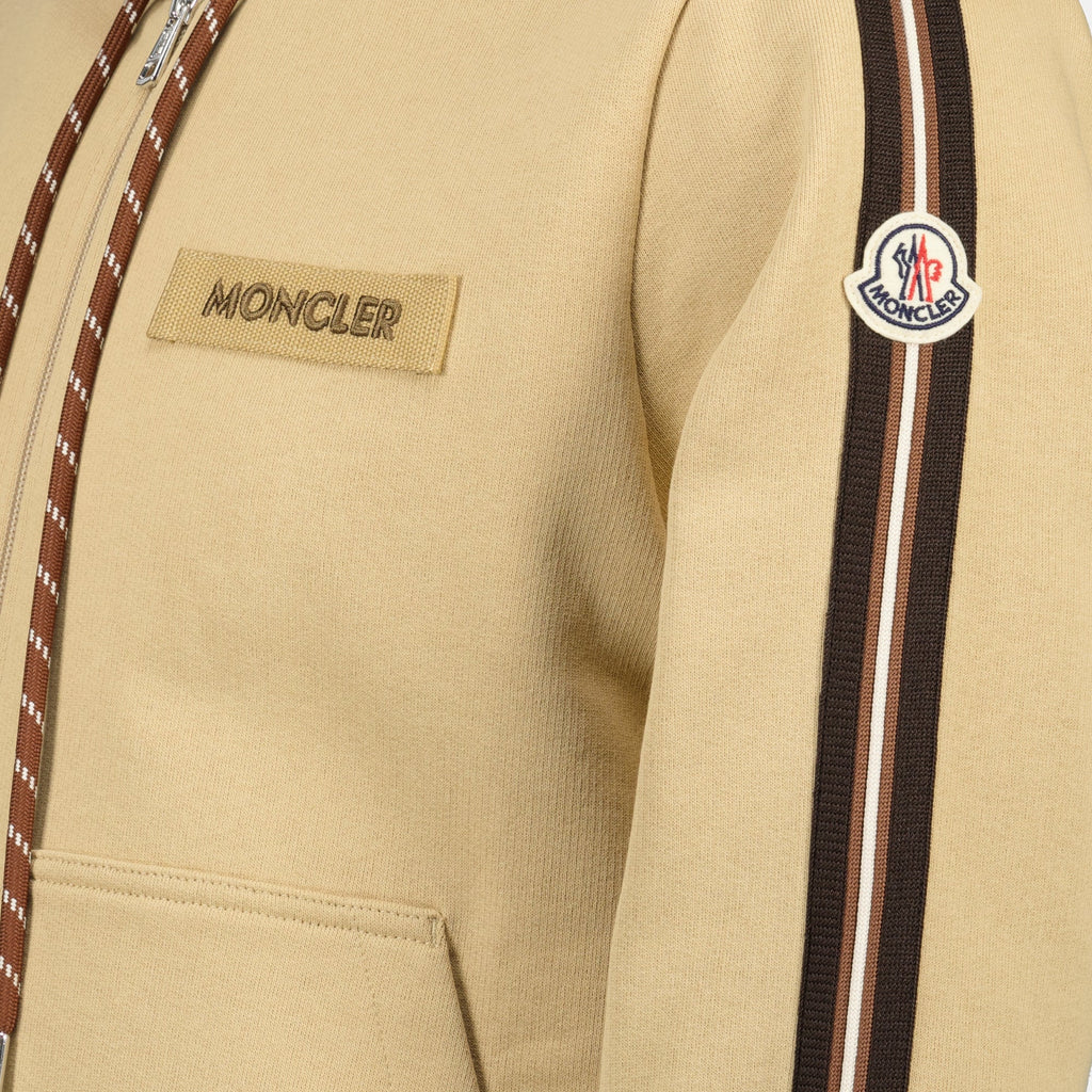 Bild eines braunen Kapuzensweatshirts von Moncler für Männer - Saison Frühling-Sommer 2026 - Detailansicht 1