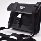 Mini Pouch aus Re-Nylon und schwarzem Leder