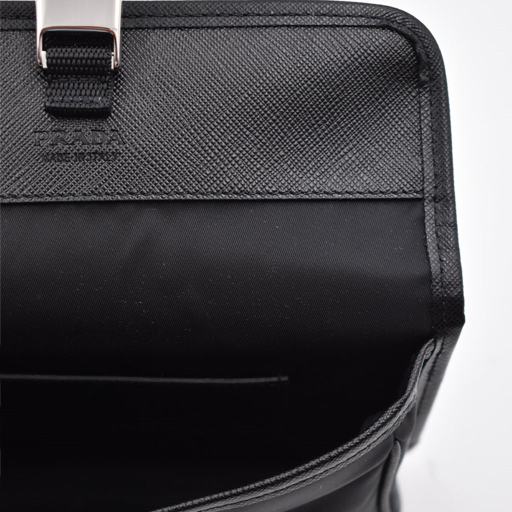 Mini Pouch aus Re-Nylon und schwarzem Leder